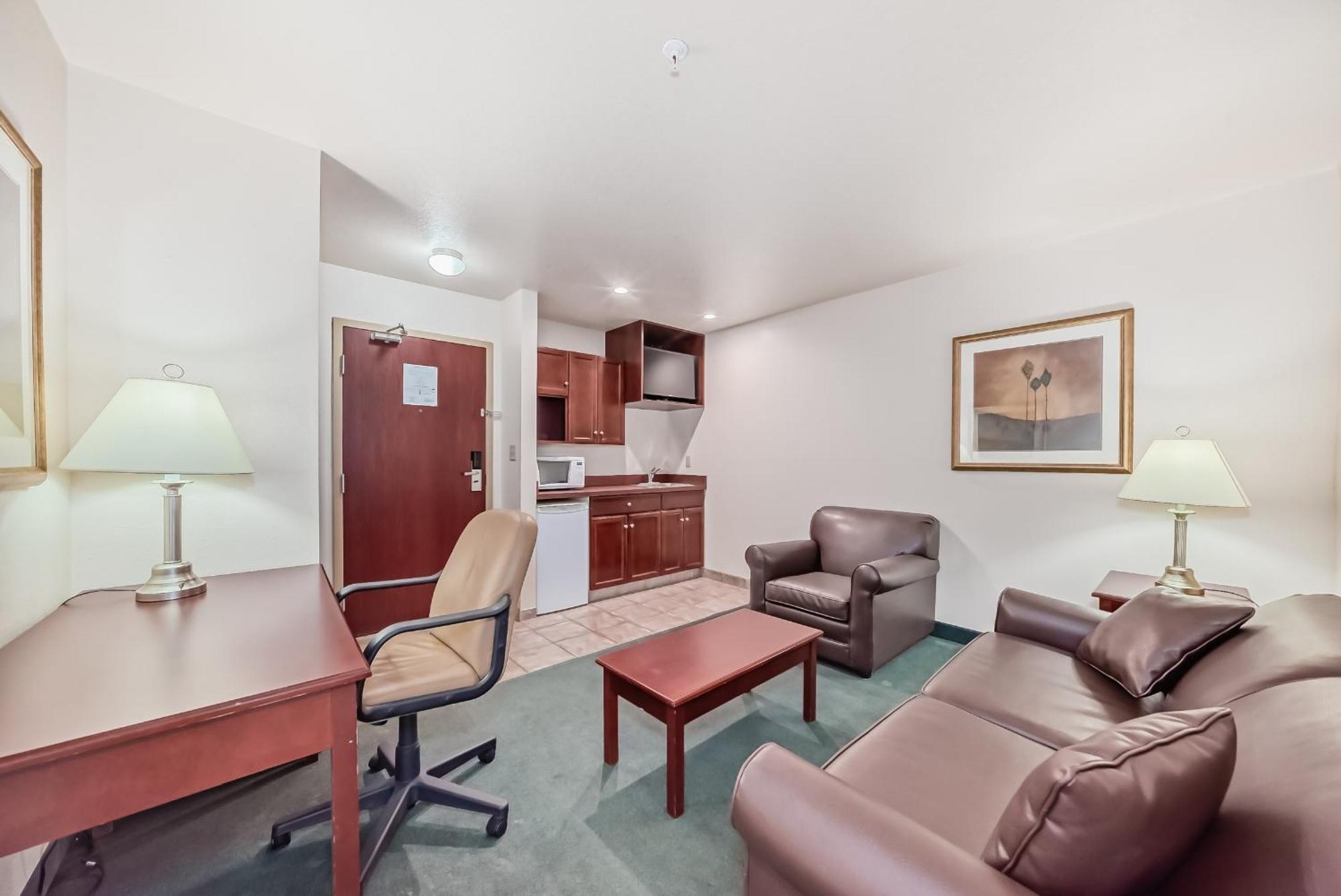 Grande Cache Inn & Suites 외부 사진