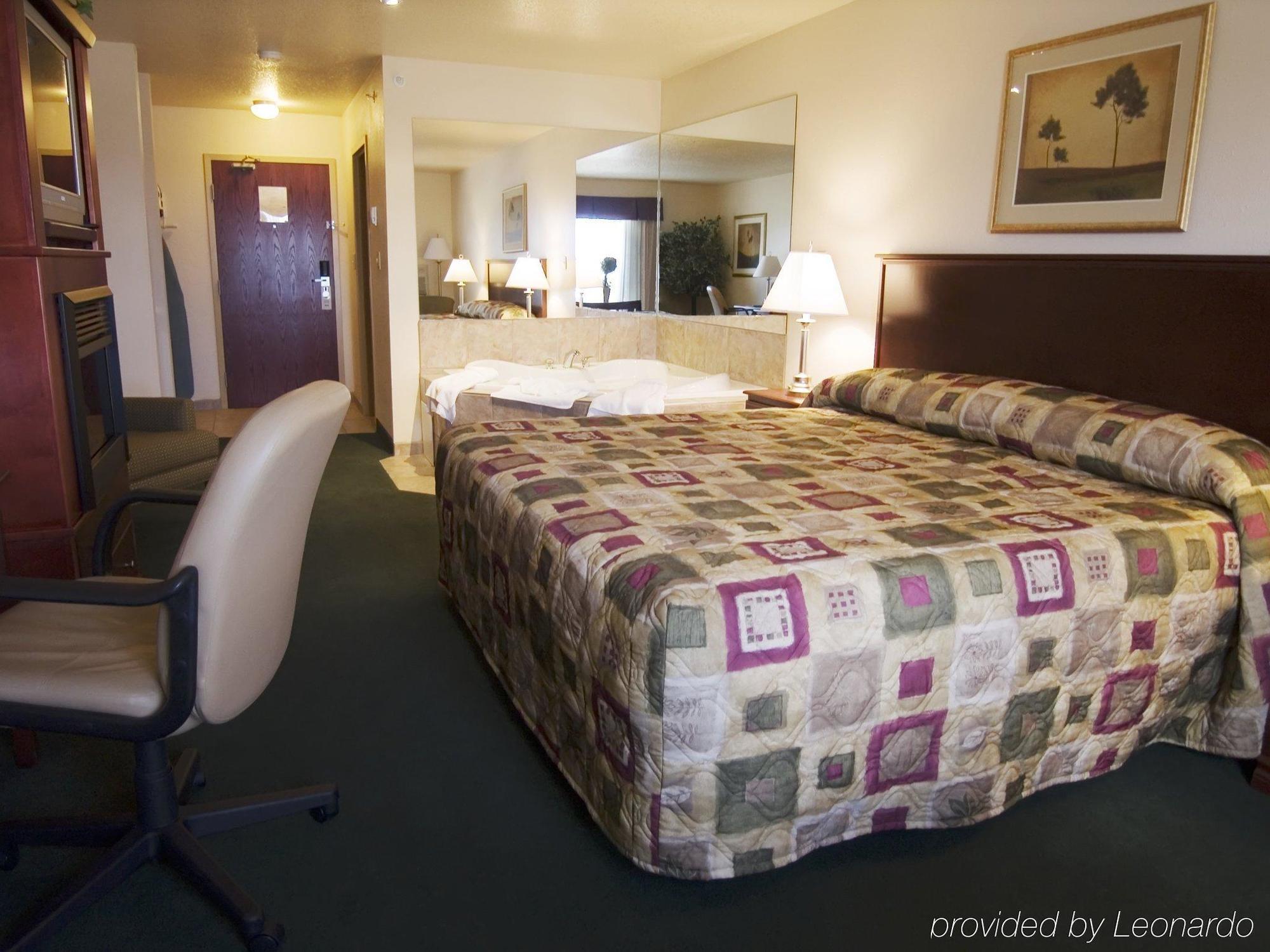 Grande Cache Inn & Suites 객실 사진